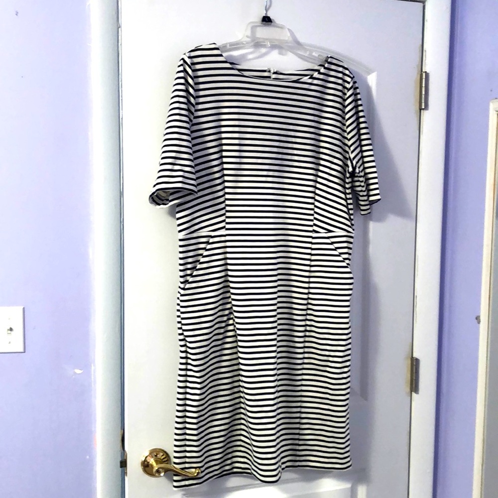 Black and white striped dress xl